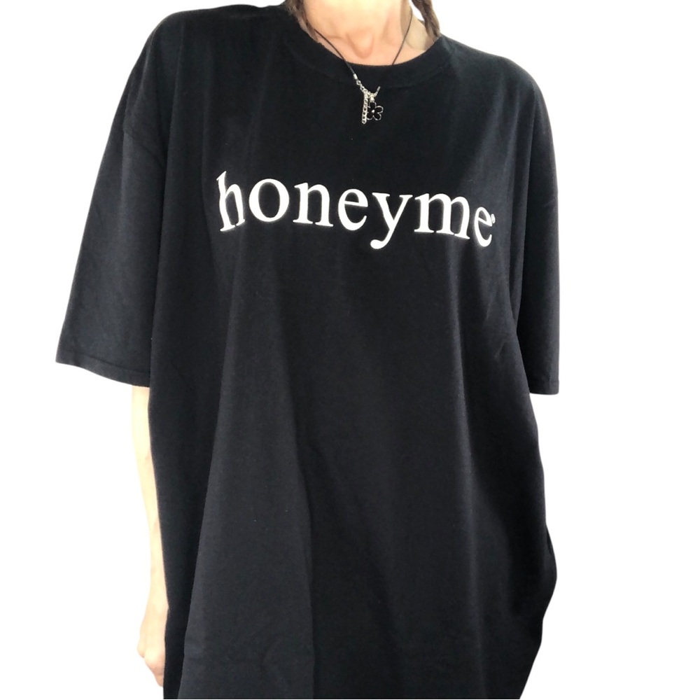 Honeyme Spellout T Shirt Sz 3XL Black White Crew Neck Boxy Casual Softstyle